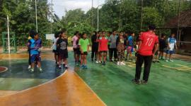 Antusias Anak-Anak Mengikuti Latihan Olahraga Volly