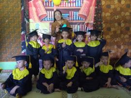 Lurah Menghadiri Wisuda KB Putera Pertiwi