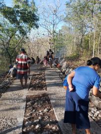 Warga Pulengelo Lakukan Bersih Jalan JUT Ketelo 