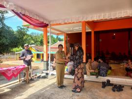 Wakil Bupati Gunungkidul Serahkan Wayang Kulit Dalam Pentas Wayang Ruwatan Di Balai Padukuhan Bengle