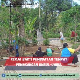 Euforia Agustusan, Warga RT 05 Padukuhan Klepu Membuat Tempat Pemasangan Umbul-Umbul