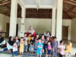 Simbolis PMT Balita Dan Penimbangan Balita Padukuhan Pulegundes II