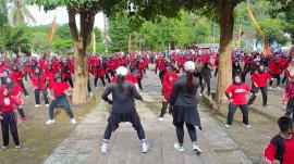 Tumpah Ruah, Warga Ikuti Senam Obah Bungah Dan Festival Permainan Egrang