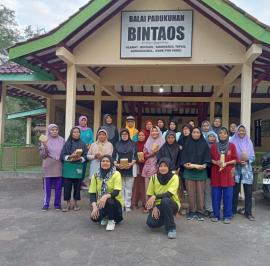 Momong Lansia Padukuhan Bintaos