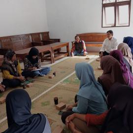 Pendalaman Materi Pembuatan Desain, Kelompok Batik Rinakit Diberikan Pelatihan