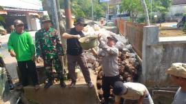 Jajaran Kapanewon Tepus, Polsek, Koramil dan Pamong Turun Langsung Ke Lokasi Pembuatan Gorong-gorong
