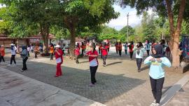 Senam Germas Dan Pemberian Insentif Bagi Kader Posbindu