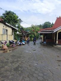 Kerja Bakti Jum'at Kliwon Warga Puleireng