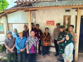 Pemasangan Stiker Penerima Bantuan Sosial