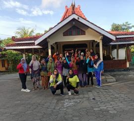 Momong Lansia Padukuhan Puleireng