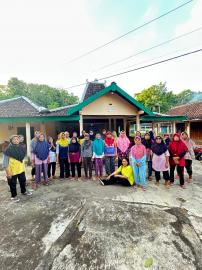 Momong Lansia Padukuhan Pulegundes I