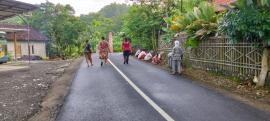 Warga Padukuhan Klepu Guyub Rukun Kerja Bakti Lingkungan