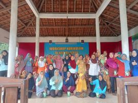 Semarak Jum'at Pon, Momong Lansia Padukuhan Prigi