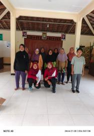 Semarak Jum'at Pon, Momong Lansia Padukuhan Puleireng