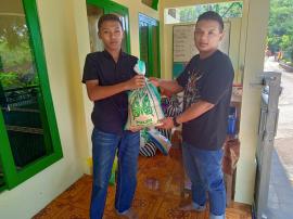 Warga Padukuhan Bengle Tunaikan Zakat Fitrah