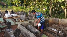 Menjelang Lebaran, Warga Puleireng dan Pulengelo Lakukan Tradisi Ziarah Kubur