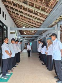 Briefing Perdana Pasca Lebaran, Lurah Sidoharjo Ajak Perkuat Silaturahmi