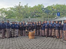 Kenakan Busana Adat Jogja, Pamong Sidoharjo Ikuti Kirab Mangayubagyo HB X