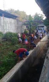 Jumat Bersih Bintaos, Warga Bersihkan Lingkungan hingga Area Luweng