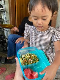 Pemberian PMT Balita dan Ibu Hamil Hari ke 22