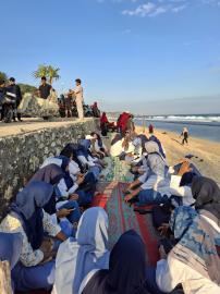 Pembekalan di Pantai Sepanjang, Pengurus PKK Sidoharjo Siap Jalankan Program Kerja