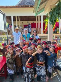 Ibu PAUD Kalurahan Sidoharjo Hadiri Pentas Seni dan Serah Terima Peserta Didik TK Negeri Tepus