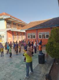 Lansia Padukuhan Prigi Antusias Ikuti Momong Lansia di Halaman SMK Muhammadiyah Tepus