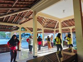 Jumat Pon Penuh Semangat, Lansia Puleireng Ikuti Kegiatan Momong Lansia