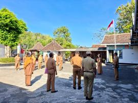 Semangat Baru di Awal Pekan, Lurah Sidoharjo Ajak Pamong Tingkatkan Kinerja dan Pelayanan