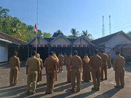 Apel Senin Pagi, Lurah Sidoharjo Sampaikan Agenda Kerja dan Pesan Kebersamaan kepada Pamong