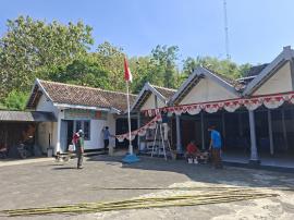 Semangat Menyambut HUT ke-81 Kemerdekaan RI, Pamong Kalurahan Sidoharjo Lakukan Kerja Bakti Kantor