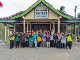 Jumat Pon di Bintaos, Lansia Tetap Aktif dan Bugar