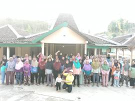 Pemeriksaan Kesehatan dan Senam Bersama Lansia Antusias Digelar di Balai Padukuhan Pulegundes I