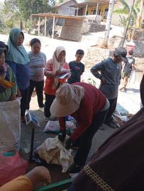 Terapkan HOMPIMPAH, Warga Bintaos Berbondong Kumpulkan Sampah